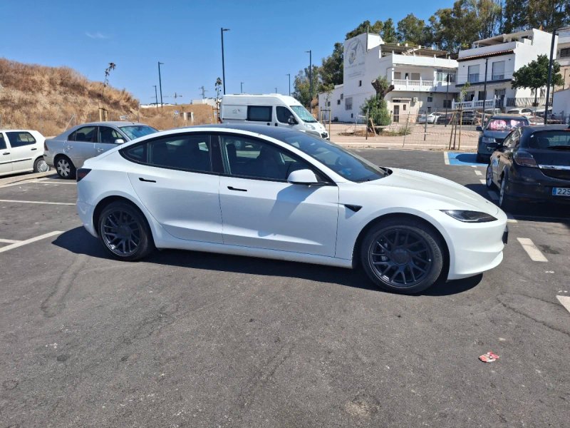 Tesla Model 3 2024 - foto 1