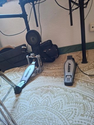 Alesis Nitro Mesh Kit - Batería Electrónica
