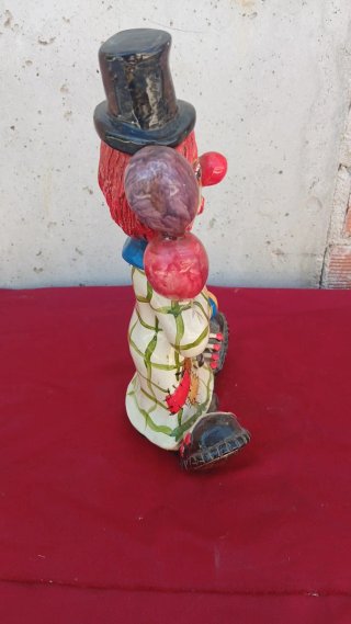 Figura payaso con globos y sombrero