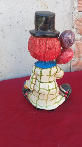 Figura payaso con globos y sombrero