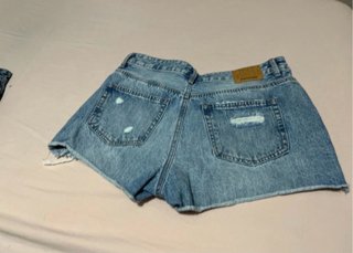 Pantalones cortos vaqueros rotos