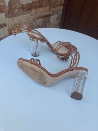 Sandalias Zara Basic tacón vinilo marrón