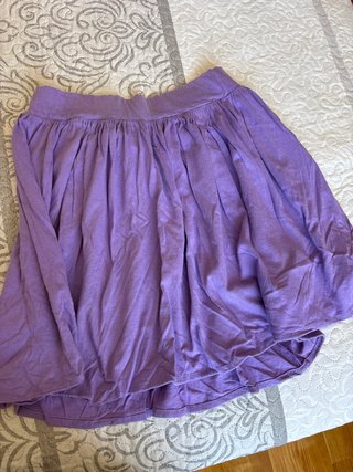 Falda morada mujer