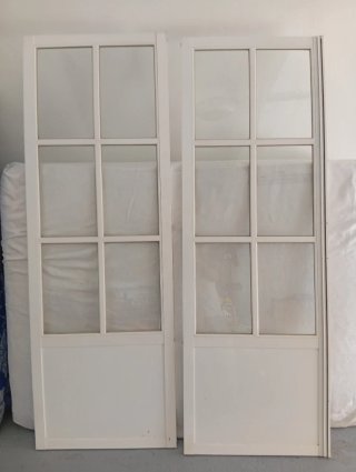 Puertas correderas de ventana blancas