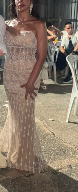 Vestido de fiesta beige y dorado
