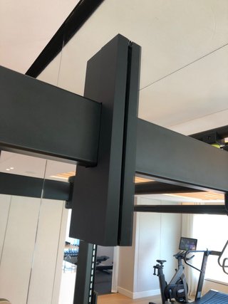 Rack Technogym con organizador