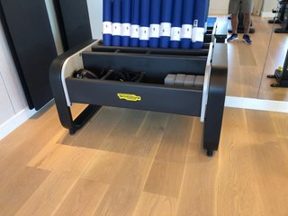 Rack Technogym con organizador