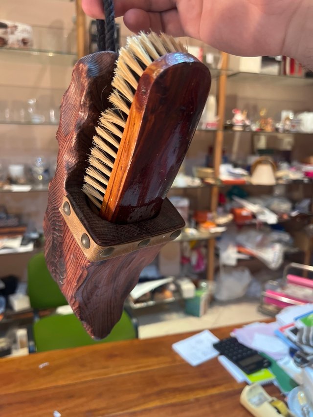 Cepillo zapato madera con recipiente