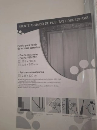 Puerta corredera blanca