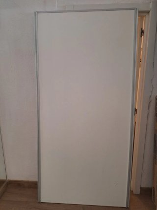 Puerta corredera blanca