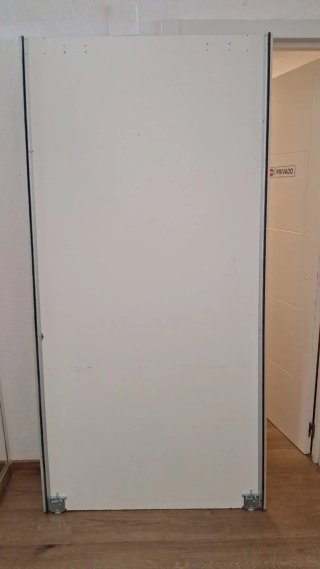 Puerta corredera blanca