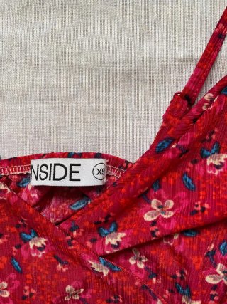 Vestido floral rosa y rojo nuevo sin etiqueta