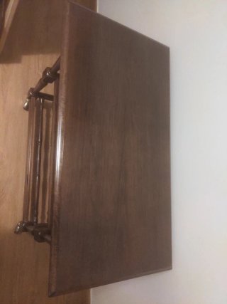 Mesita auxiliar de madera con ruedas, en JACA