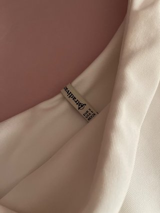 Top blanco con volantes