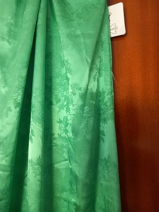 Vestido largo verde satinado