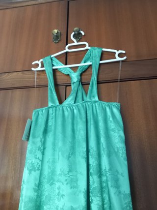 Vestido largo verde satinado