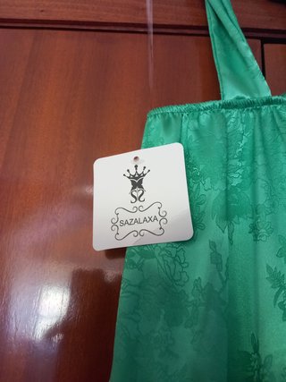 Vestido largo verde satinado