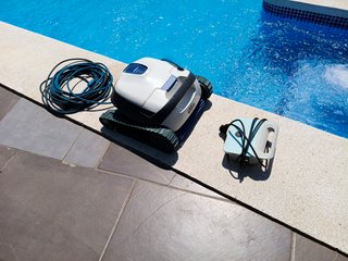 Robot Limpiafondos Piscina Suelo y Paredes