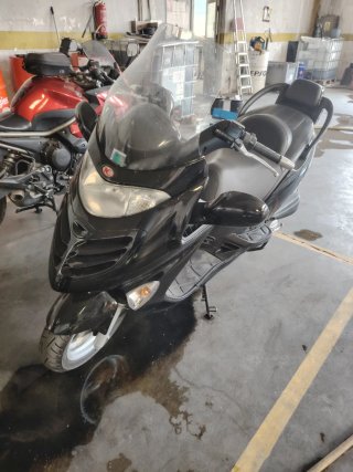 Kymco Grand Dink Negra
