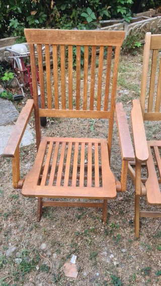 Sillas de madera y metal