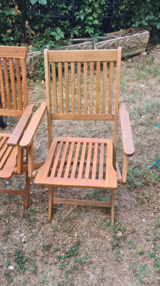 Sillas de madera y metal