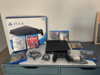 PS4 Slim 500GB + 7 Juegos