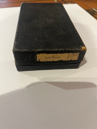 es una edición antigua titulada "Oficio de la sema
