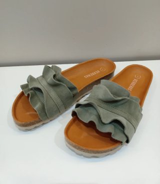 Sandalias VERBENAS verdes con volantes