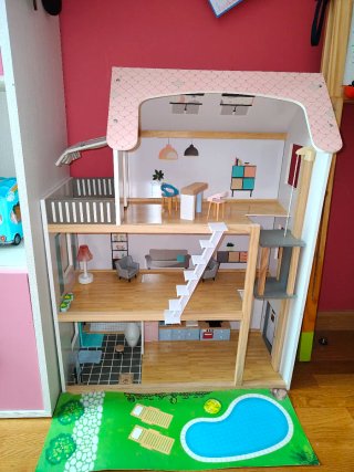 Casa de muñecas con accesorios