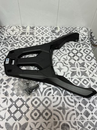 Baúl Top Case Moto Honda Forza Negro y cromado