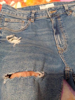 Vaqueros Bershka desgastados hombre