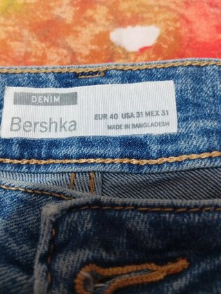 Vaqueros Bershka desgastados hombre