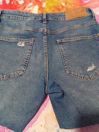 Vaqueros Bershka desgastados hombre