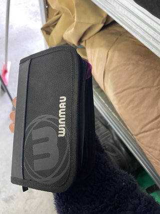 Estuche de dardos con accesorios