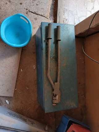Herramienta punzonadora manual