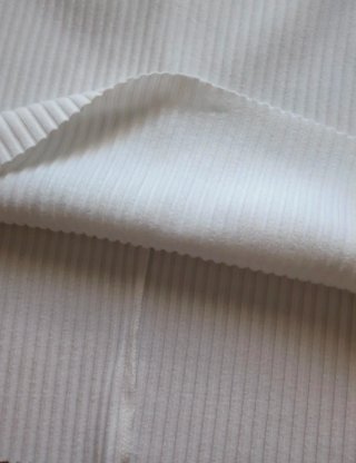 Falda Zara blanca acanalada
