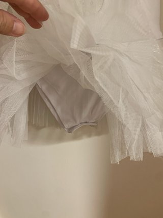 Vestido blanco tutu lentejuelas plumas