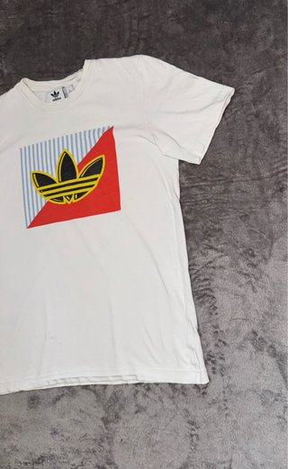 Camiseta Vintage Classic Adidas Logo Triángulo