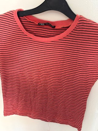 Camiseta Zara Rayas Rojas y Negras