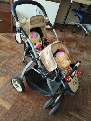 Carro gemelar de juguete
