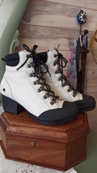 Botines The Art Company Blanco y Negro