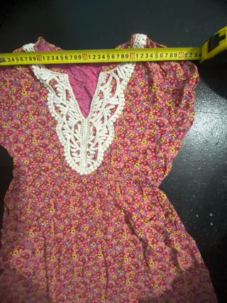 Vestido floral con encaje