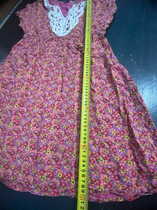 Vestido floral con encaje