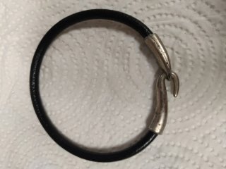 Pulsera cuero negra y cierre plata