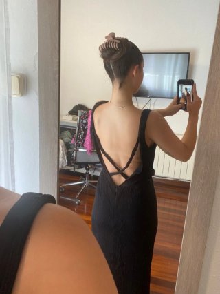 Vestido negro largo con transparencias