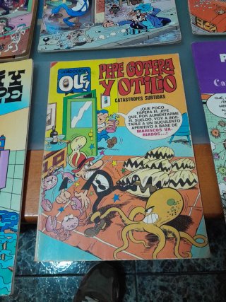 Pack de 6 comics + libro El Capitán Trueno
