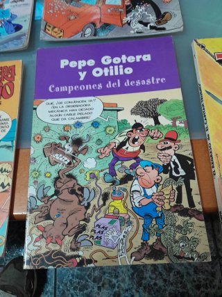 Pack de 6 comics + libro El Capitán Trueno