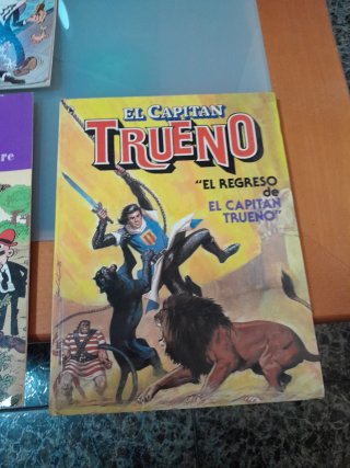 Pack de 6 comics + libro El Capitán Trueno