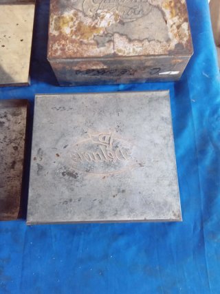 Cajas de metal antiguas