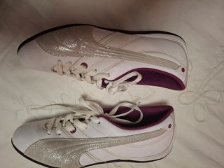 Deportivas Puma Talla 40 Blancas y Moradas